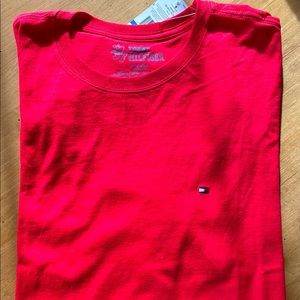 Tommie Hilfiger t-shirt.